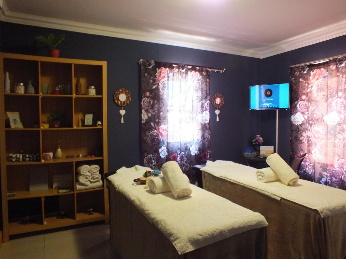 Royal Castle Guest House Windhoek Buitenkant foto