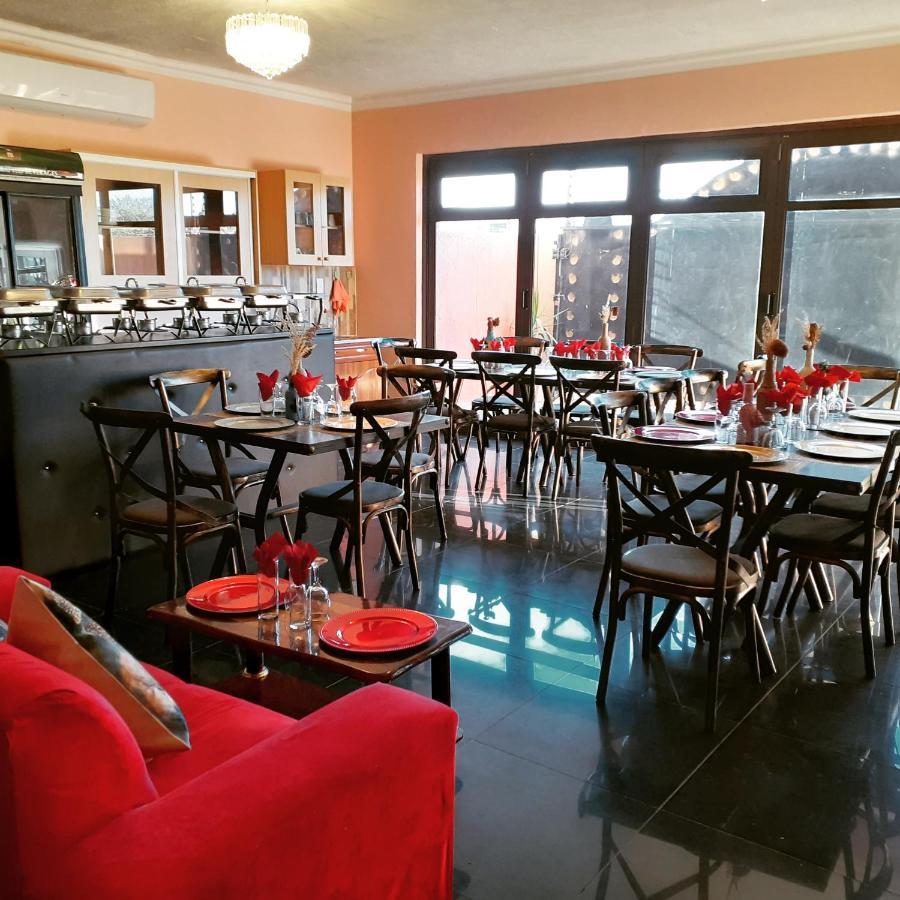 Royal Castle Guest House Windhoek Buitenkant foto