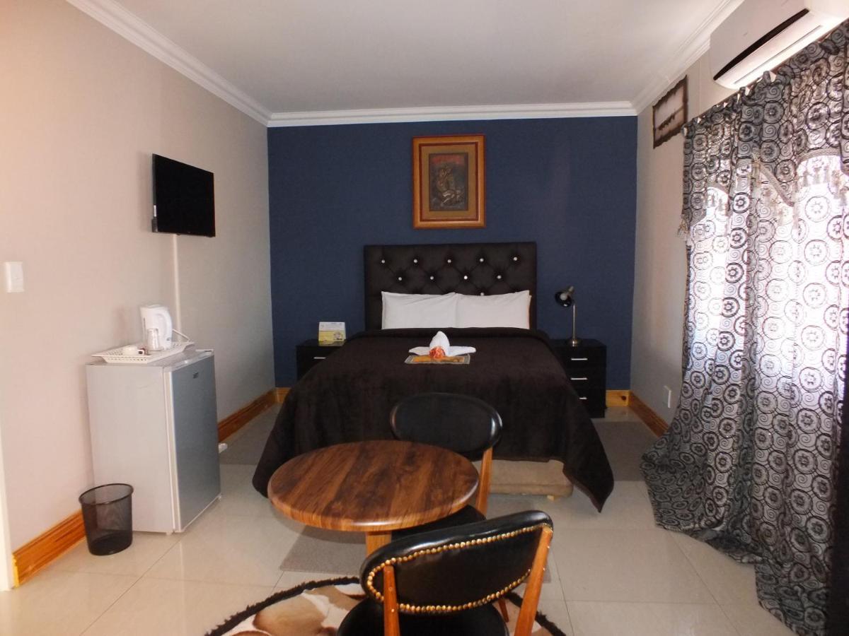 Royal Castle Guest House Windhoek Buitenkant foto