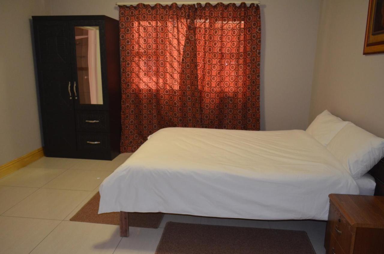 Royal Castle Guest House Windhoek Buitenkant foto