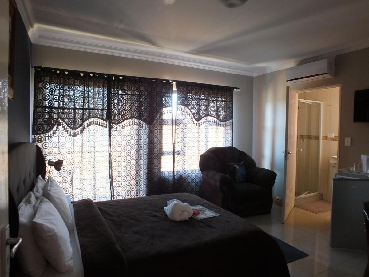 Royal Castle Guest House Windhoek Kamer foto