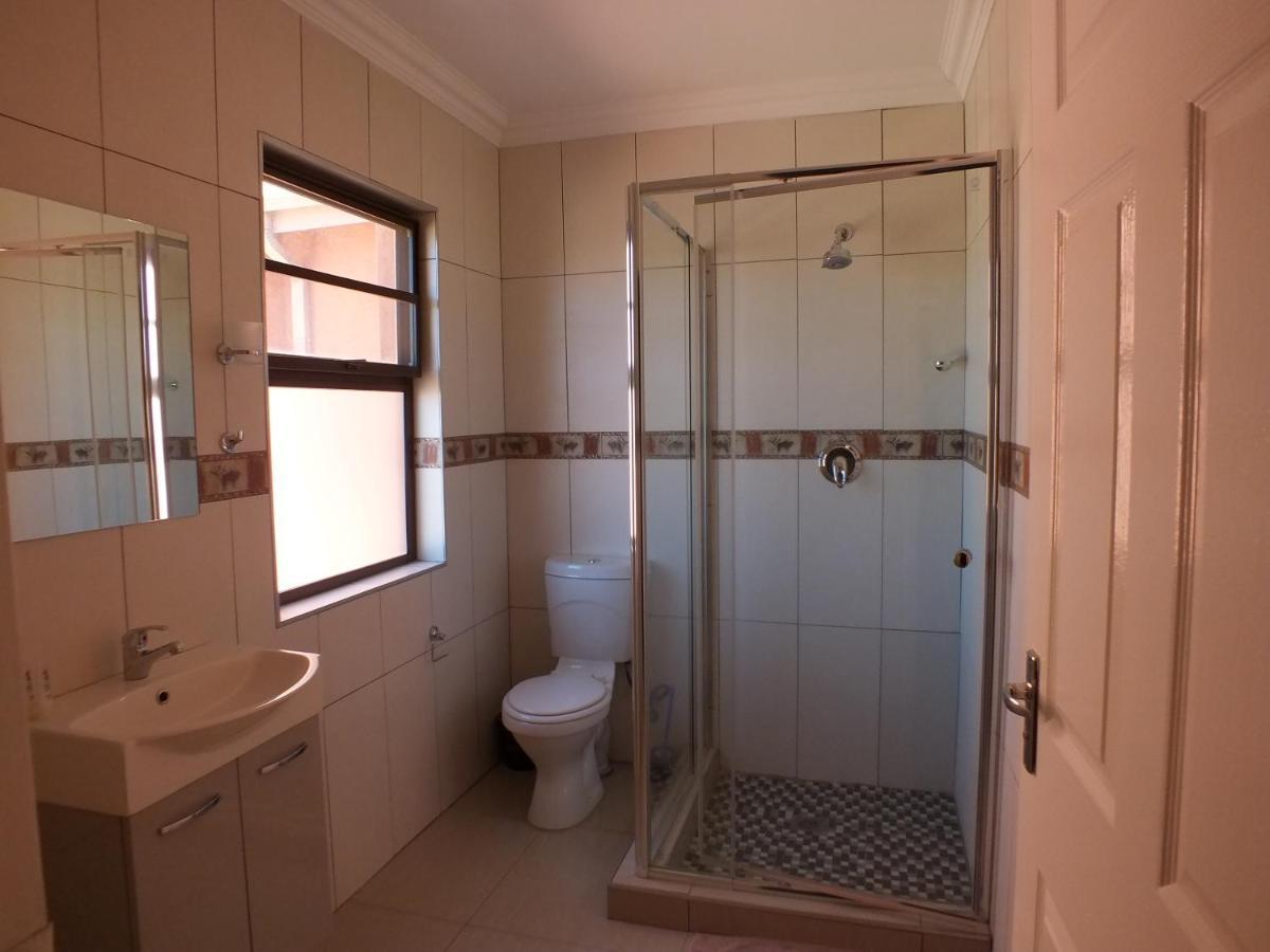 Royal Castle Guest House Windhoek Buitenkant foto