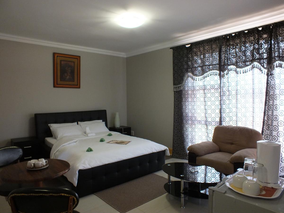 Royal Castle Guest House Windhoek Buitenkant foto
