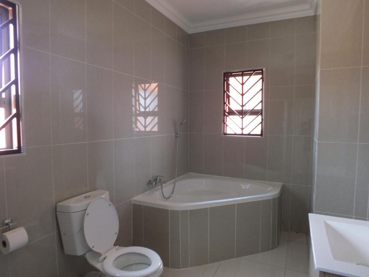Royal Castle Guest House Windhoek Buitenkant foto