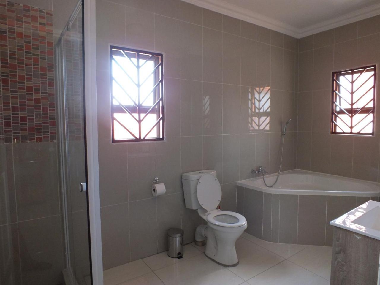 Royal Castle Guest House Windhoek Buitenkant foto